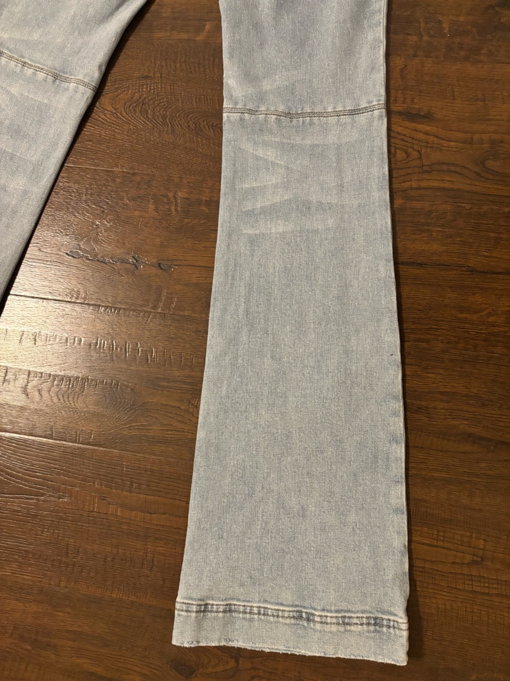 Alice + Olivia Hot Mid Rise Jeans - Picture 13 of 13